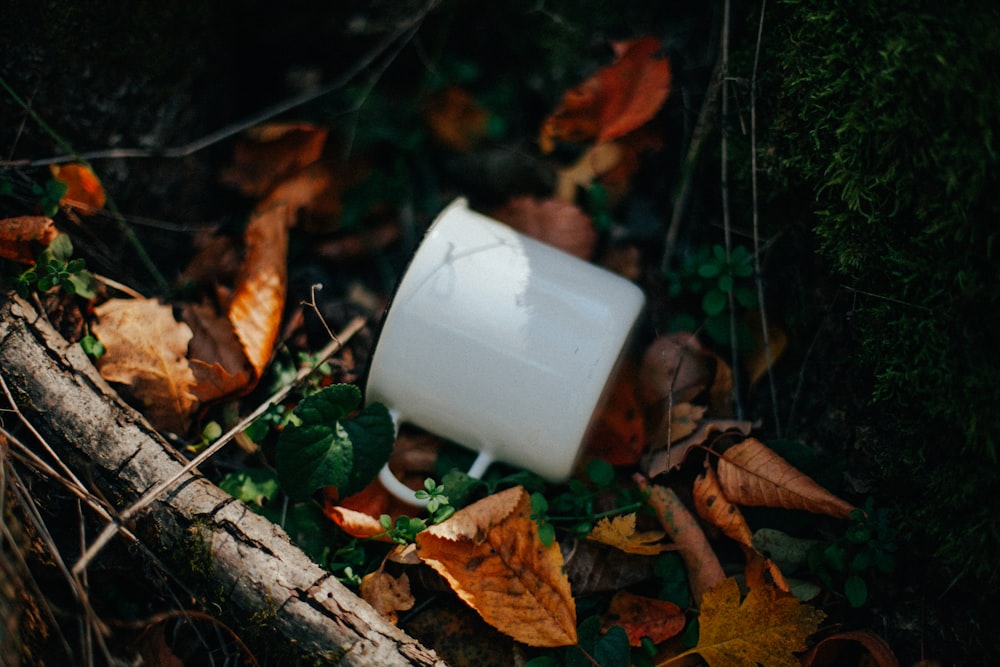 Caneca de cerâmica branca