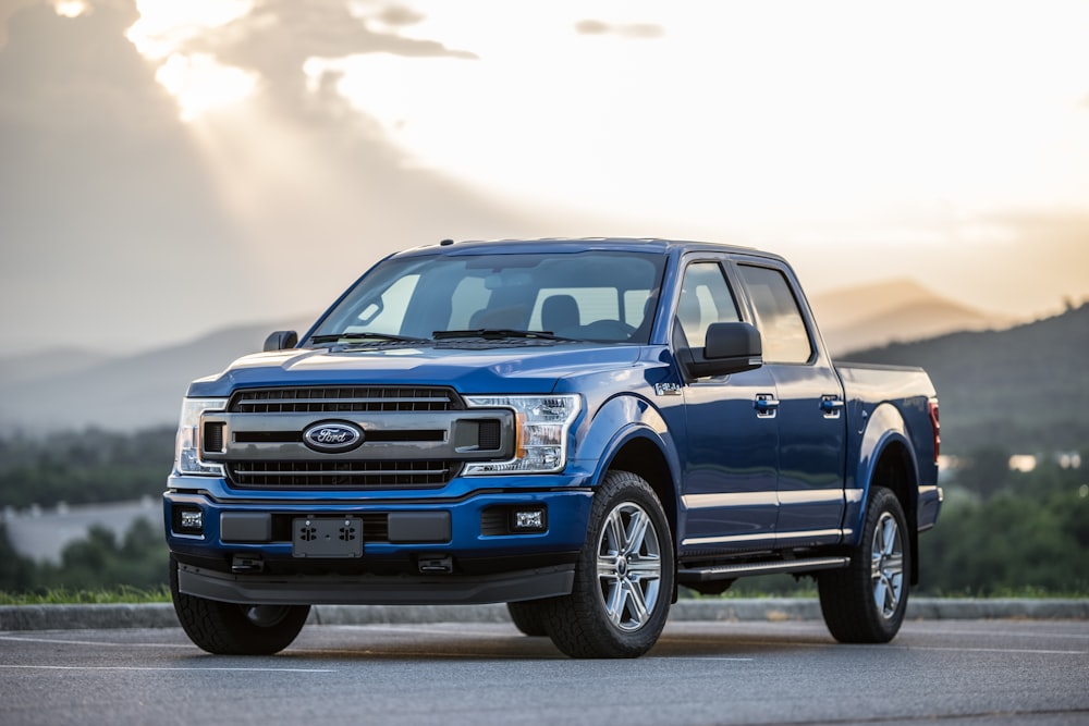 pick-up Ford blu