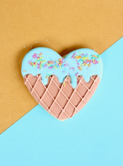 A beautifully decorated cookie with pastel colors.