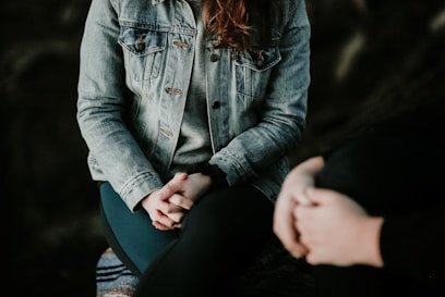 woman wearing gray jacket