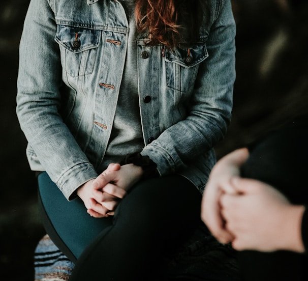 woman wearing gray jacket