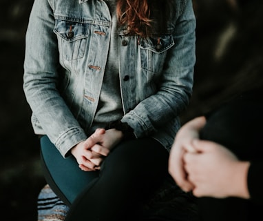 woman wearing gray jacket