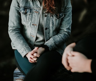 woman wearing gray jacket