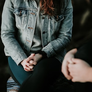 woman wearing gray jacket