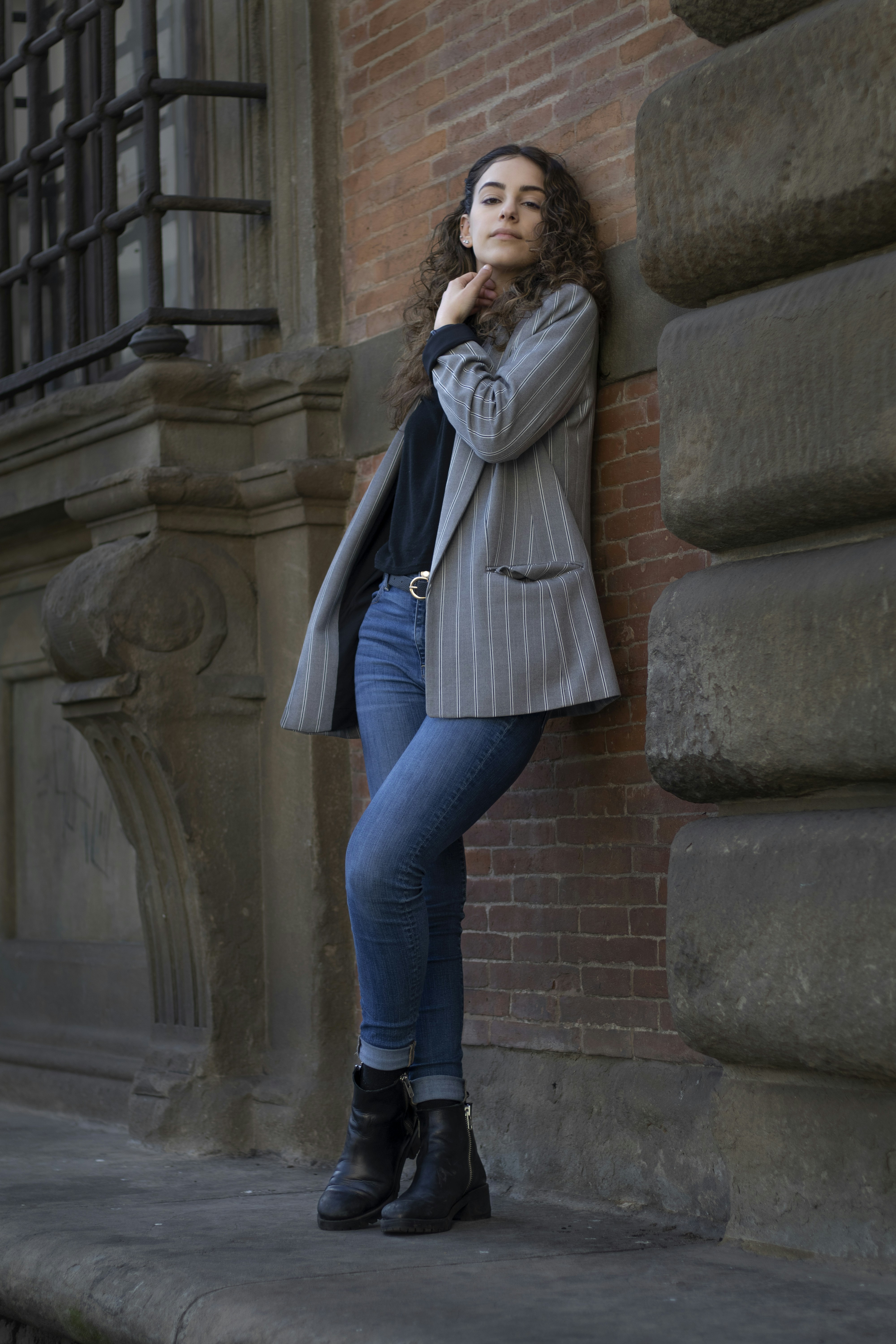 great photo recipe,how to photograph international women’s day; woman leaning against wall