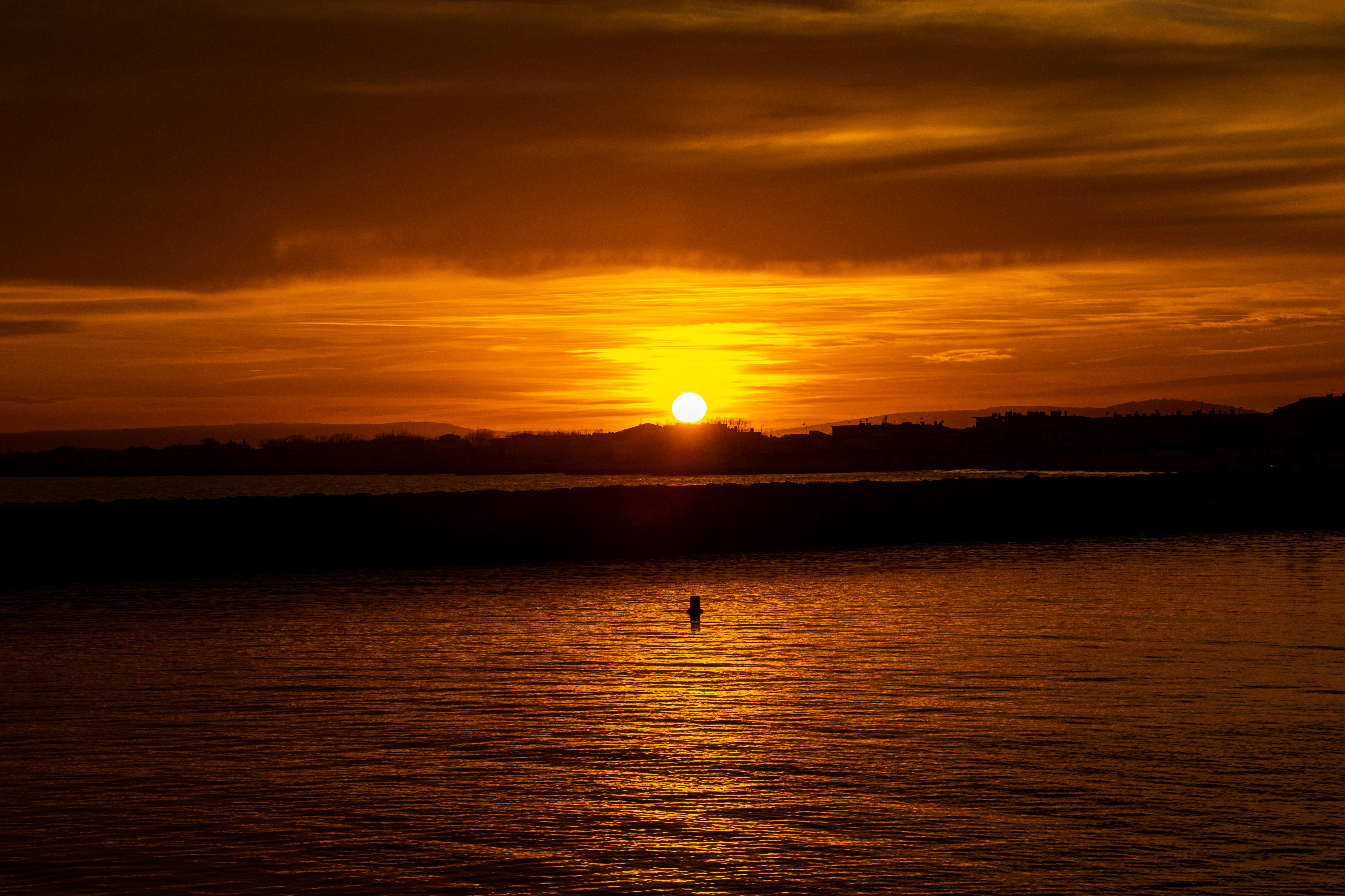 Comprendre et Gérer le Syndrome du Coucher du Soleil chez les Personnes Atteintes de Démence