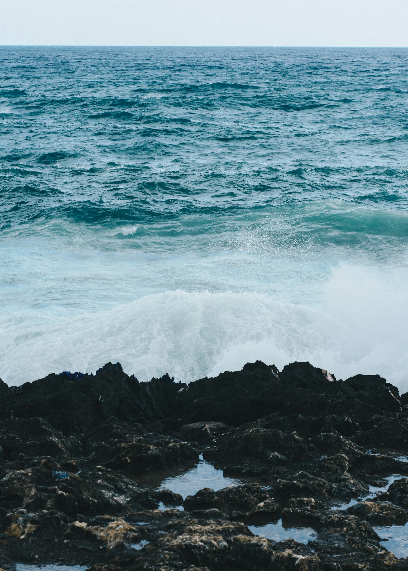 Nikon D7200 + Nikon AF Nikkor 50mm F1.8D sample photo. Sea waves during daytime photography