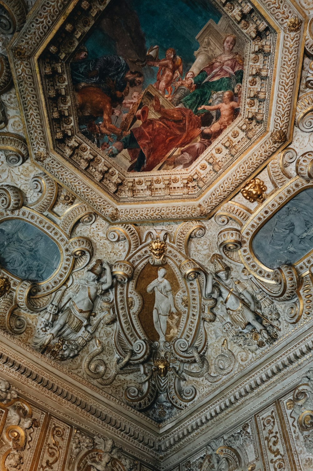 interno dell'edificio in calcestruzzo