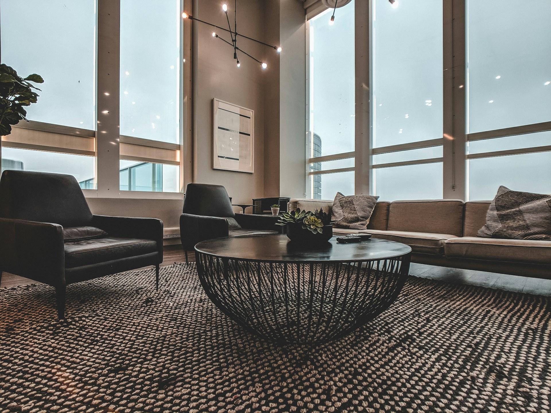 round black table