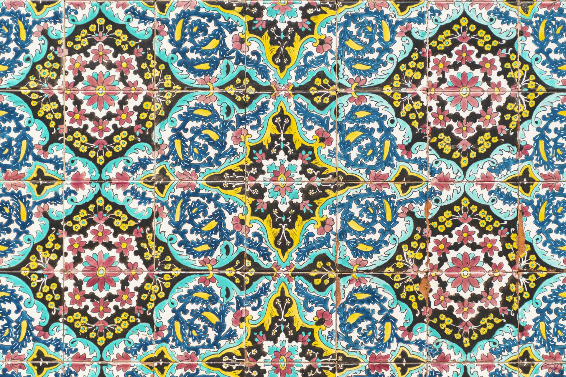 blue, red, and brown floral wallpaper