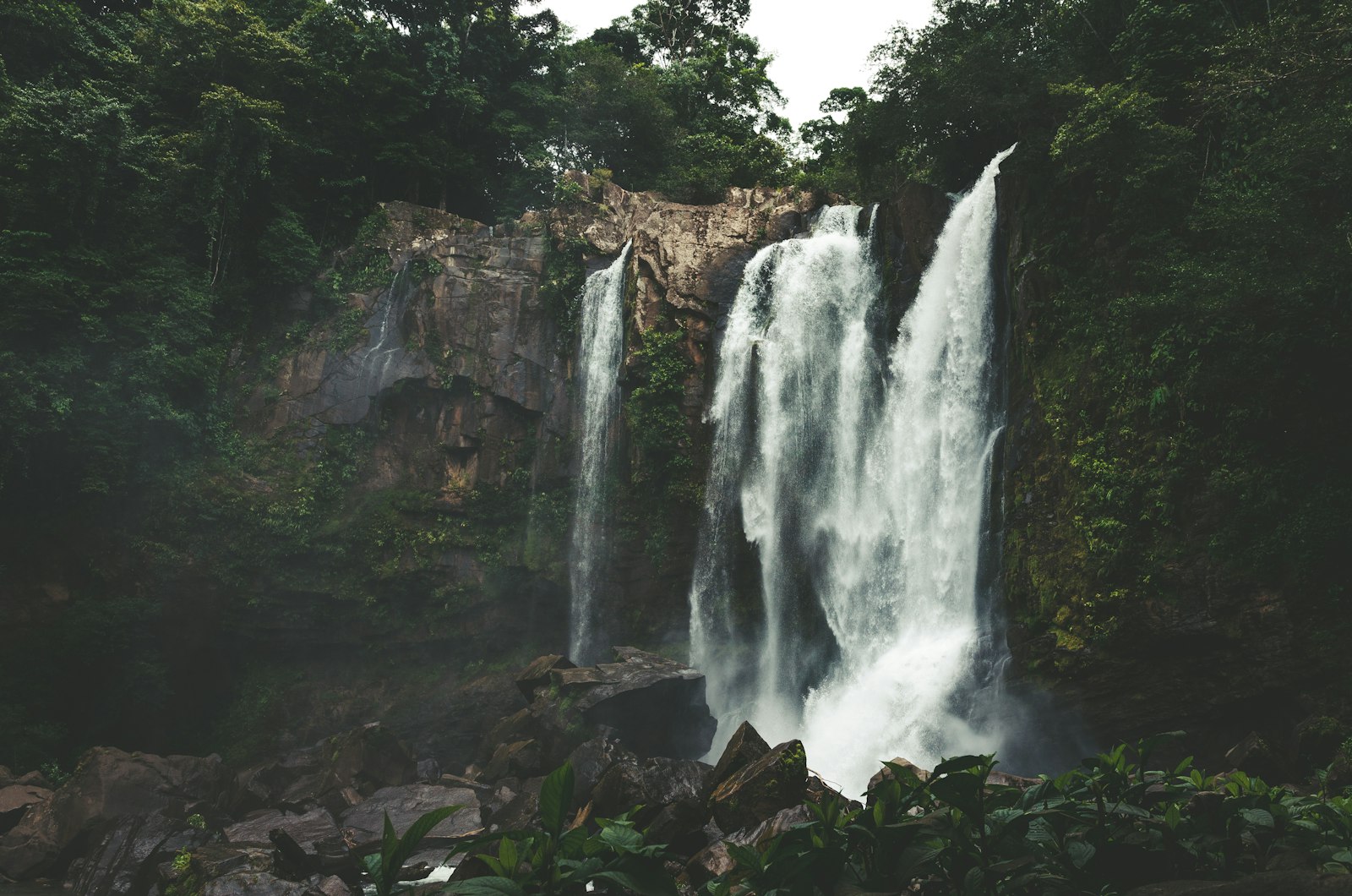 Nikon D5100 + Sigma 18-35mm F1.8 DC HSM Art sample photo. Waterfalls during daytime photography