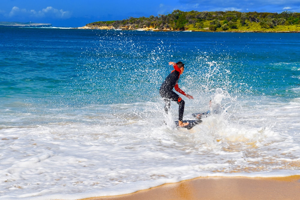 person doing skim at he sea