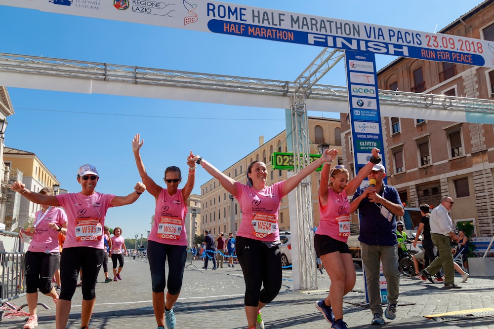 people participating Rome Half Marathon during daytime