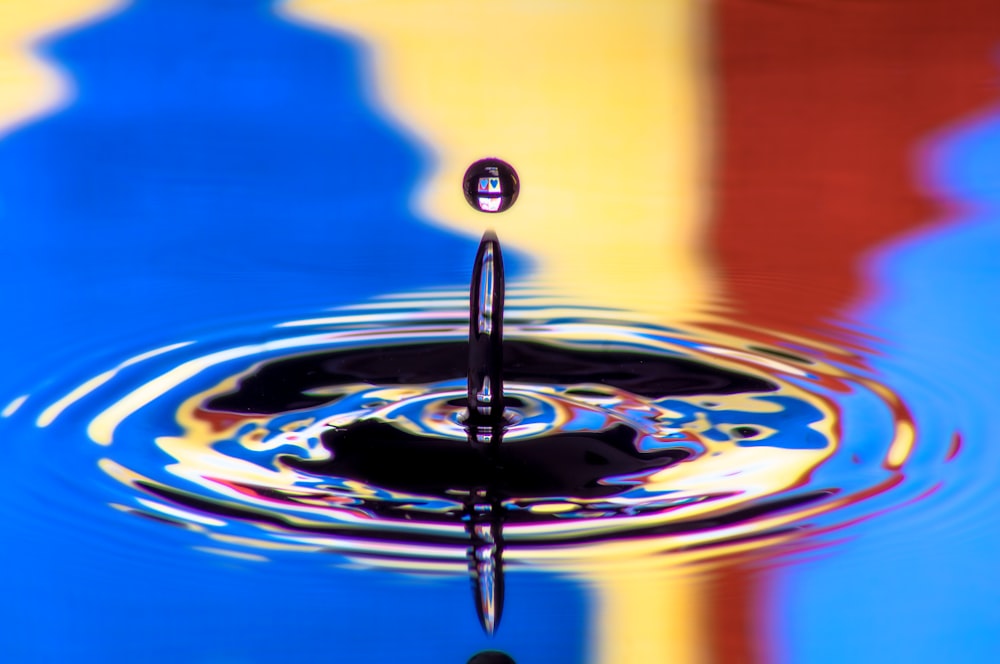 water drop in close-up photo