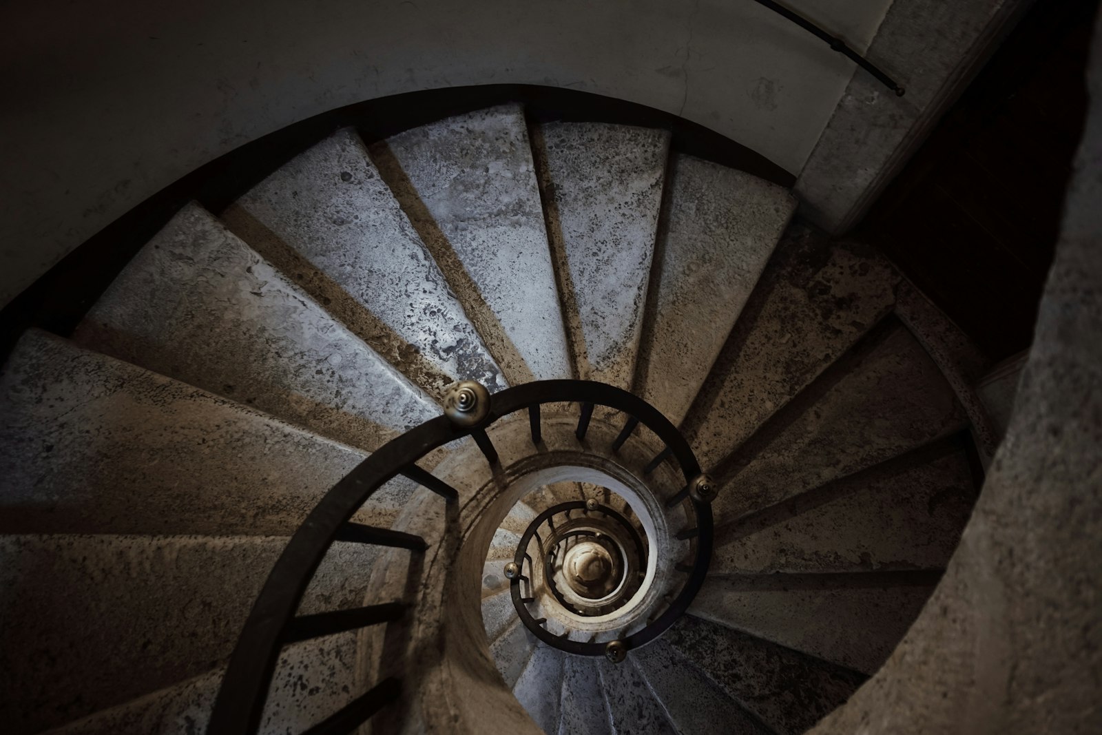 Sony DSC-RX100M5 + Sony 24-70mm F1.8-2.8 sample photo. Spiral staircase photography