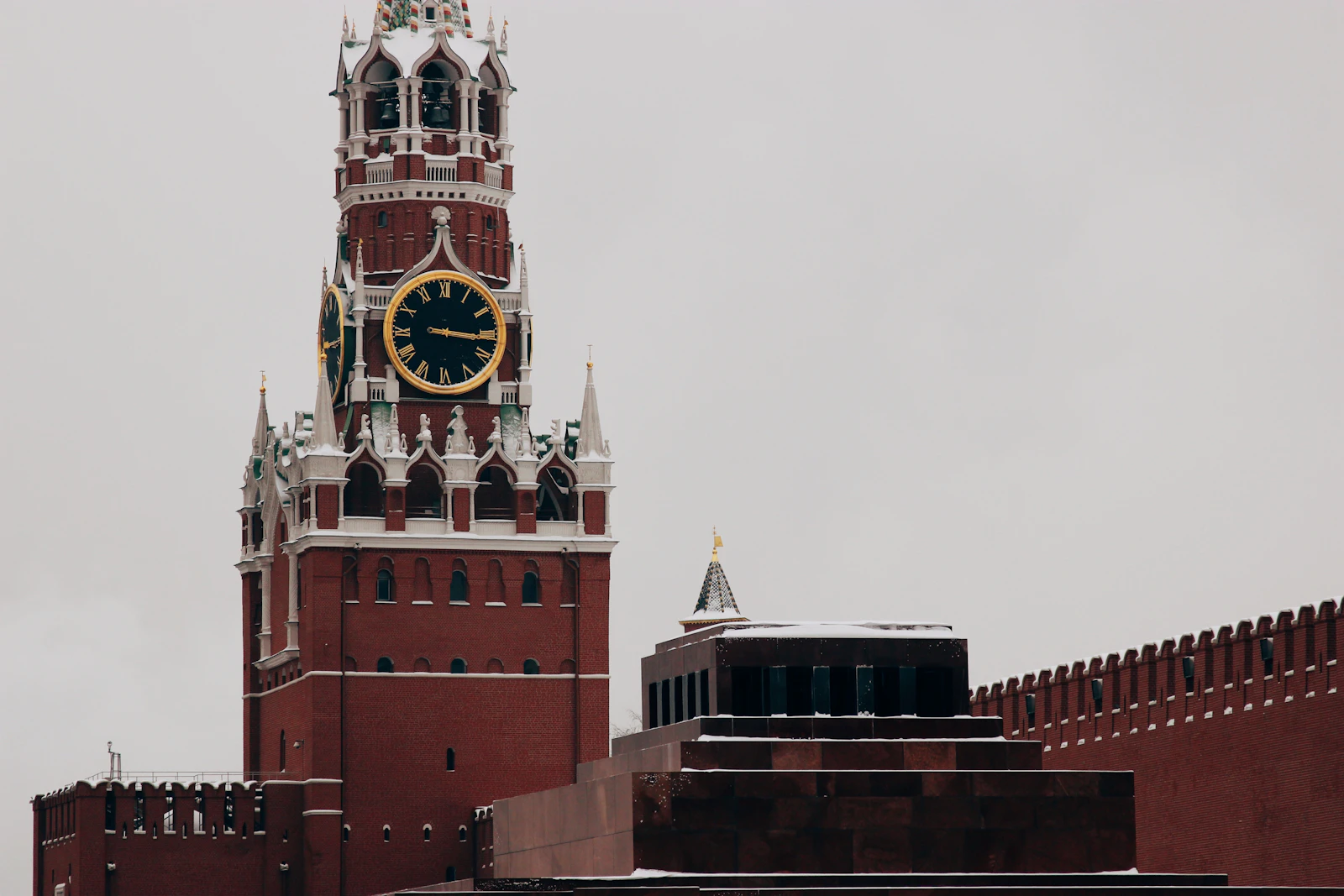 Image d'article pour: La Russie limite les particuliers à Bitcoin, Ether et USDT