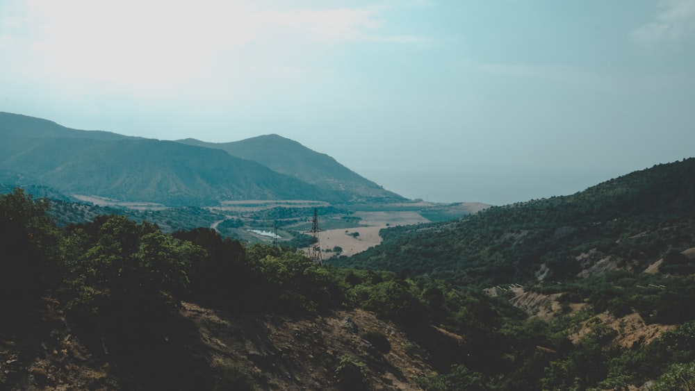 mountain photo during daytime