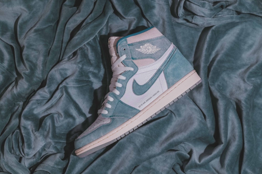 unpaired teal Air Jordan 1 shoe