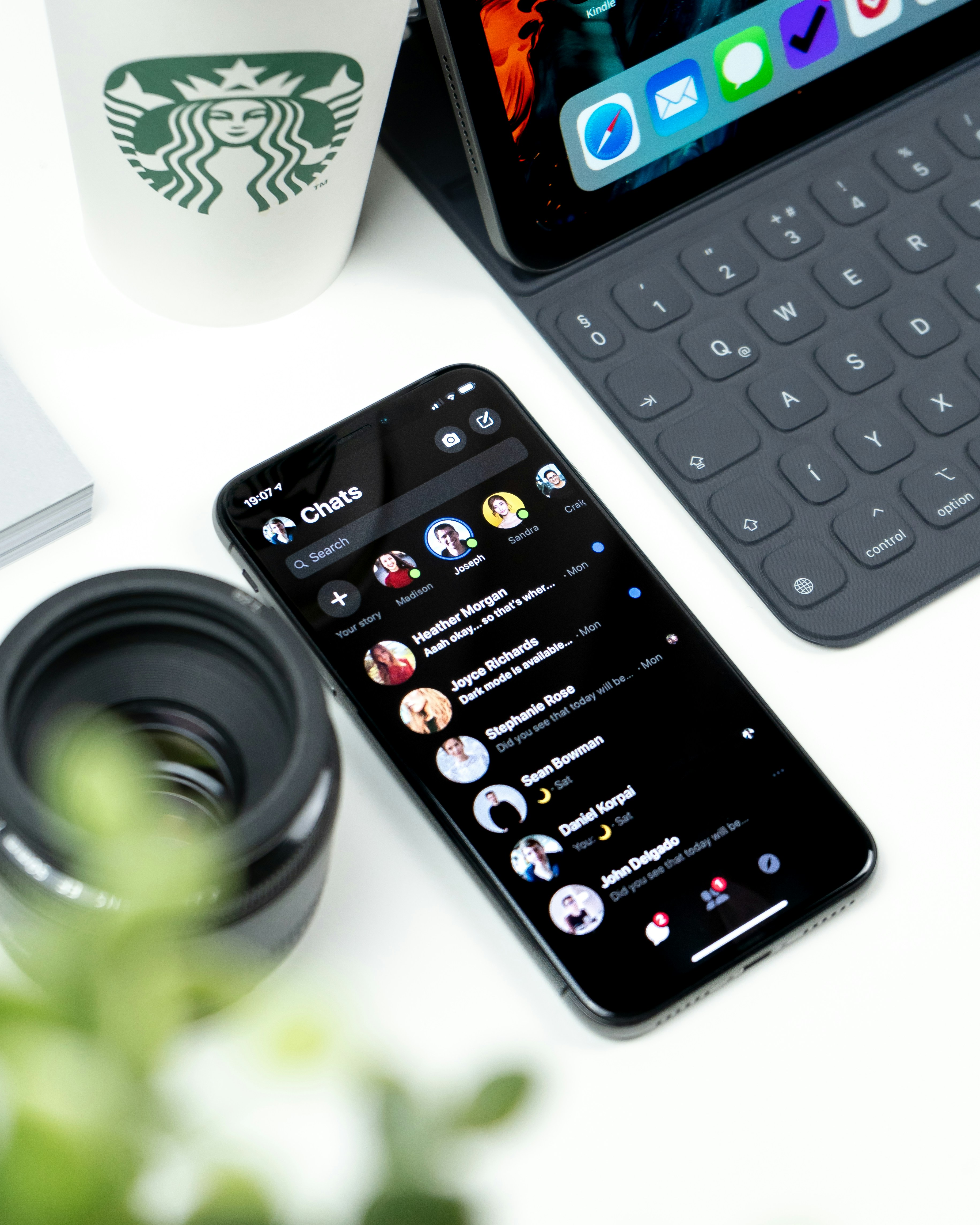 Choose from a curated selection of iPad wallpapers for your mobile and desktop screens. Always free on Unsplash.