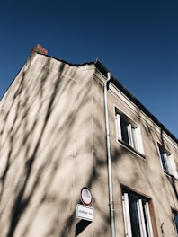 A clean and well-maintained building exterior in Düsseldorf.