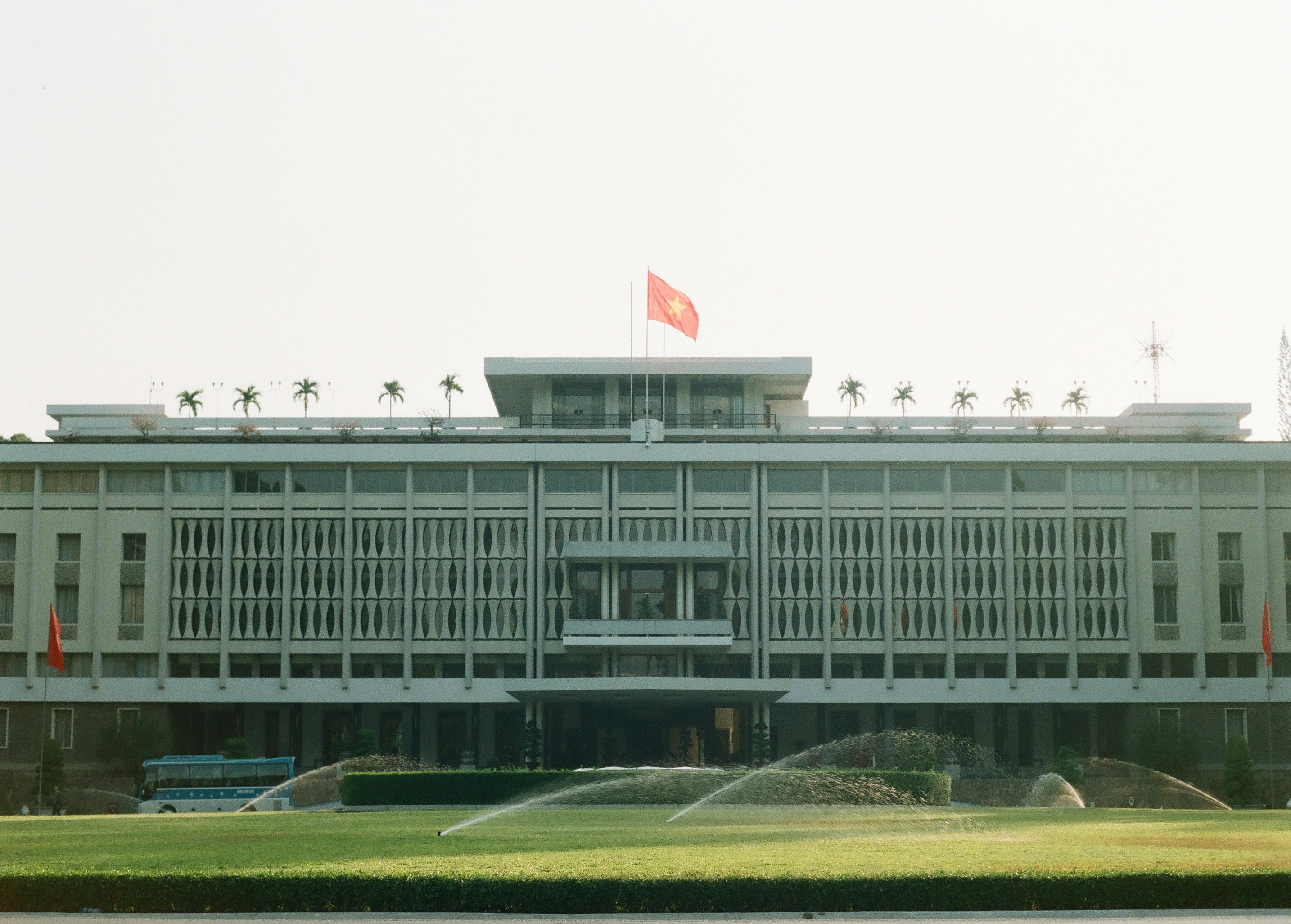 gray concrete building