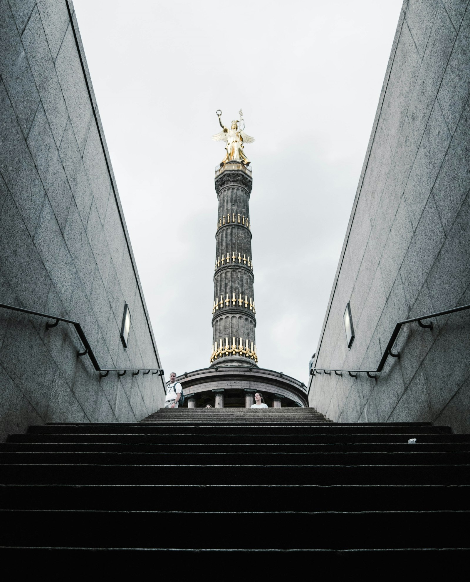 Panasonic Lumix DMC-G7 + OLYMPUS M.14-150mm F4.0-5.6 II sample photo. Gold and white tower photography