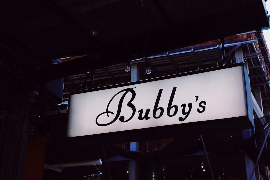 Bubby's signage
