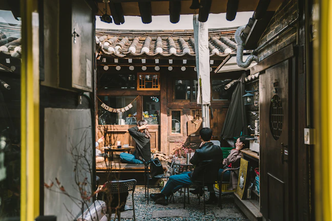 Sunlit courtyard with traditional seating at Sarangnest dharmshala.