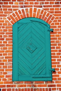 Pintu Merah Cerah