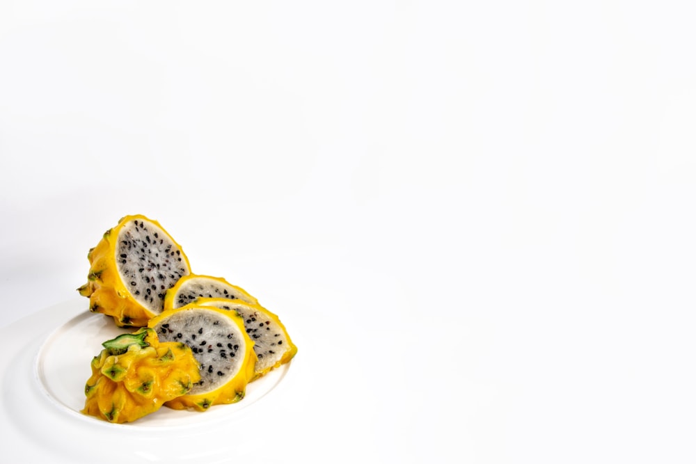 sliced yellow fruits