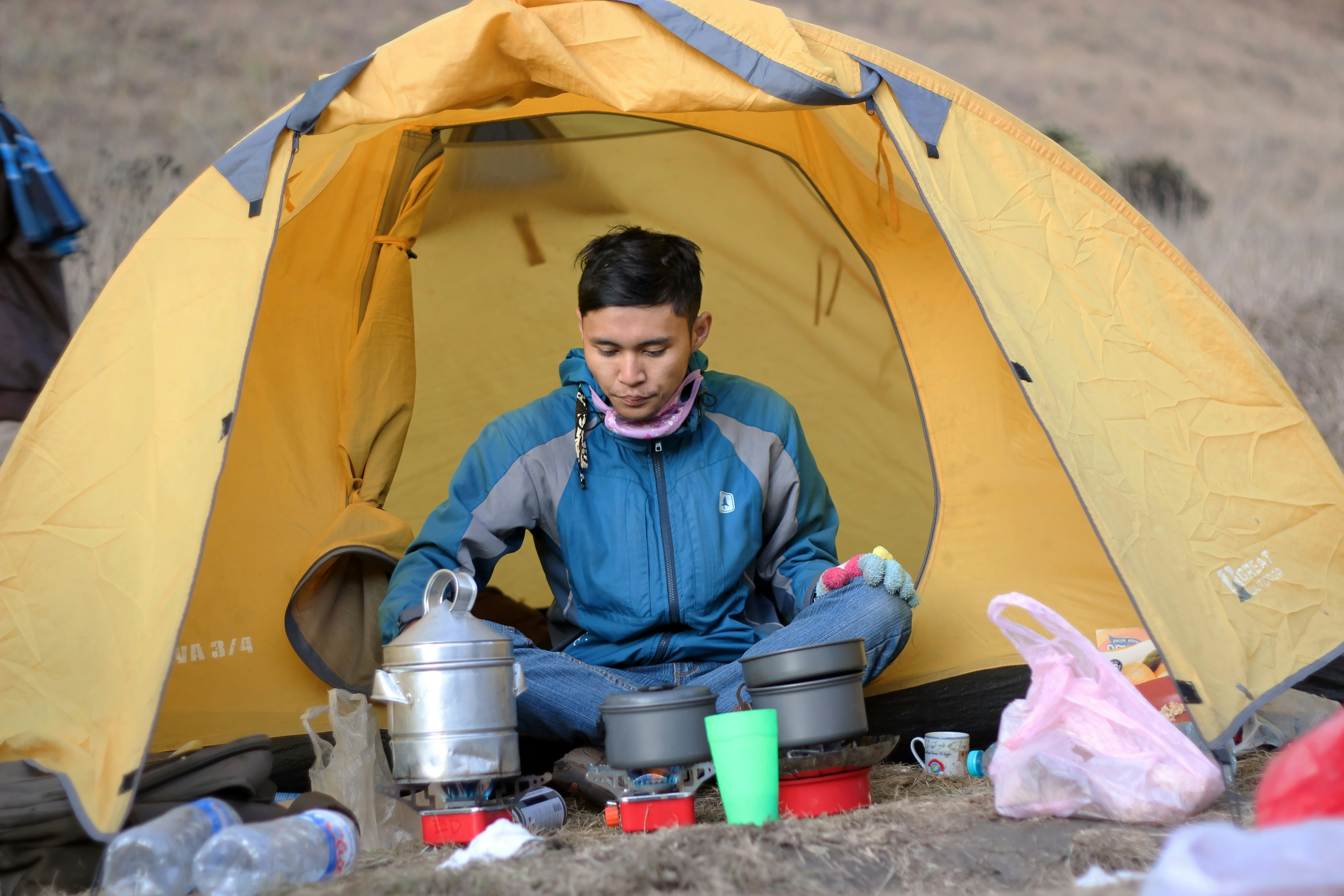Camping vybavení připravené k výpravě