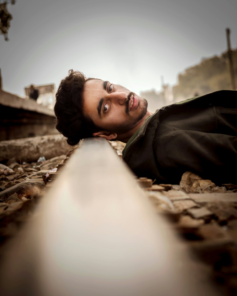 man wearing black shirt