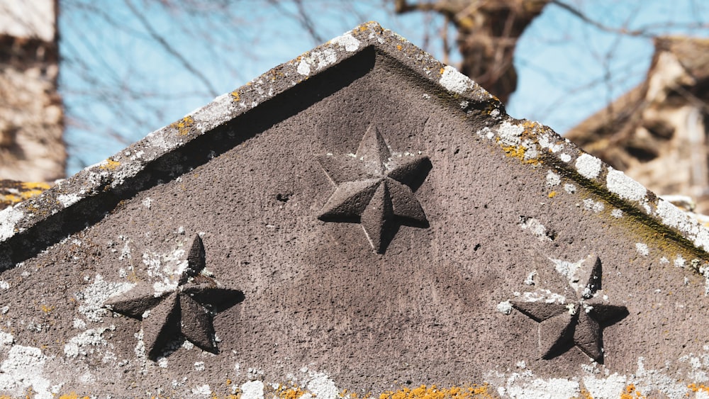 a close up of a roof with stars on it