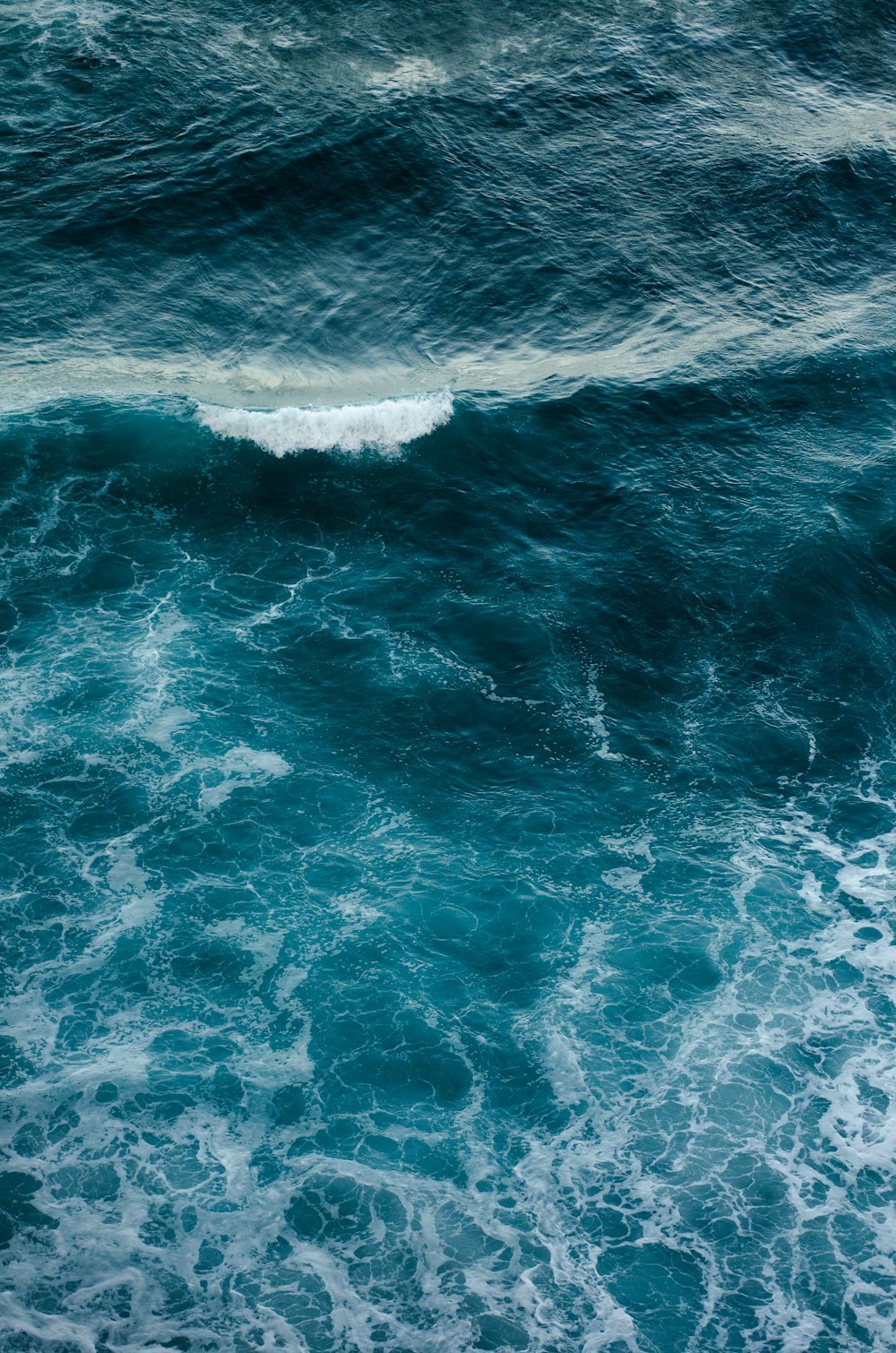 waves of sea water during daytime