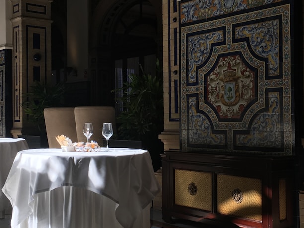 Cozy round table setup in the Sala La Redonda with elegant floral centerpieces and soft lighting.