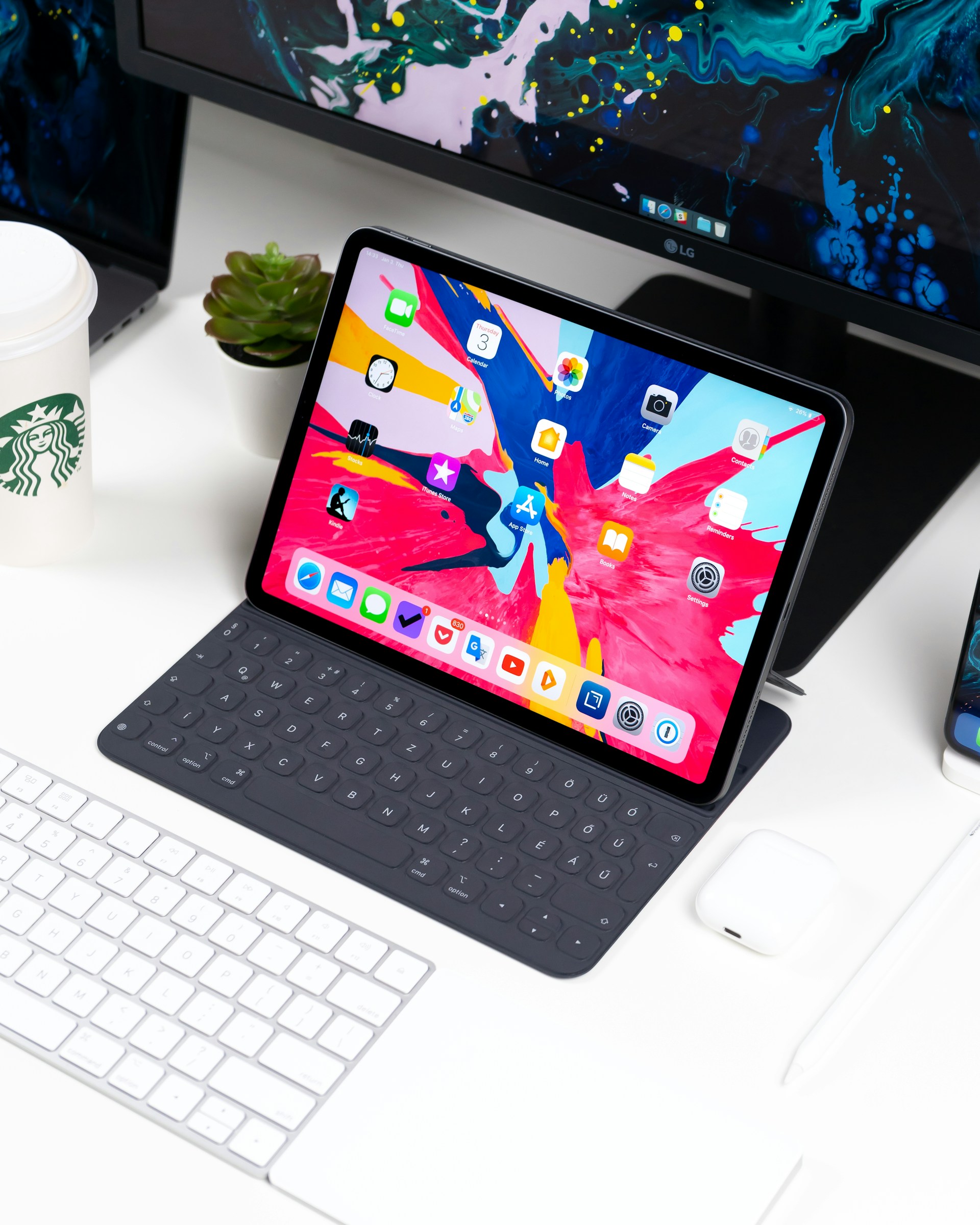 gray computer monitor