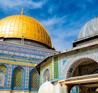 brass-colored and blue dome building during daytime