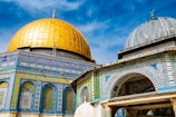 brass-colored and blue dome building during daytime