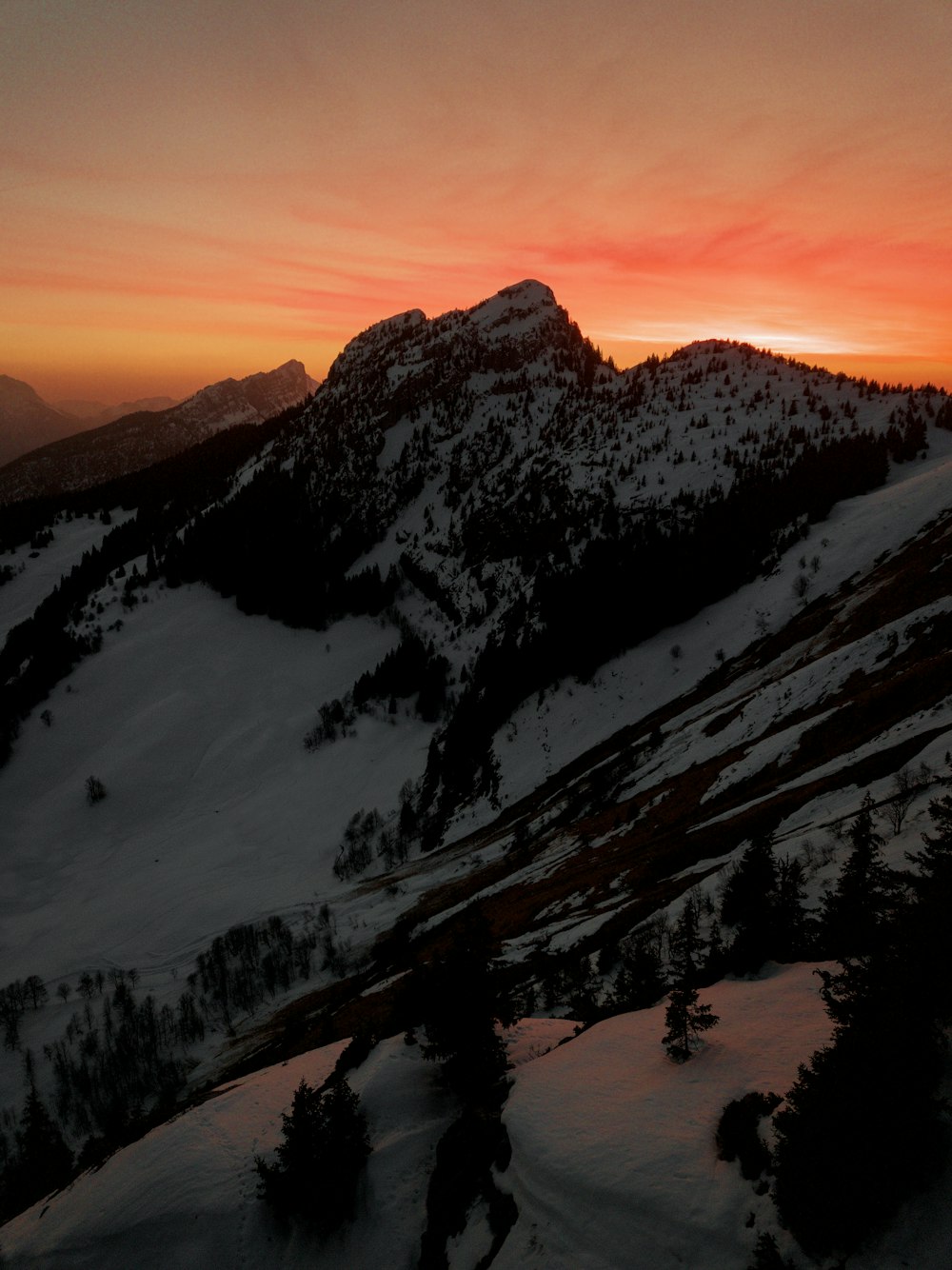 fotografia di paesaggio della montagna bianca