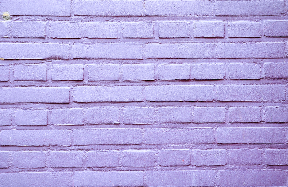 Pared pintada de morado