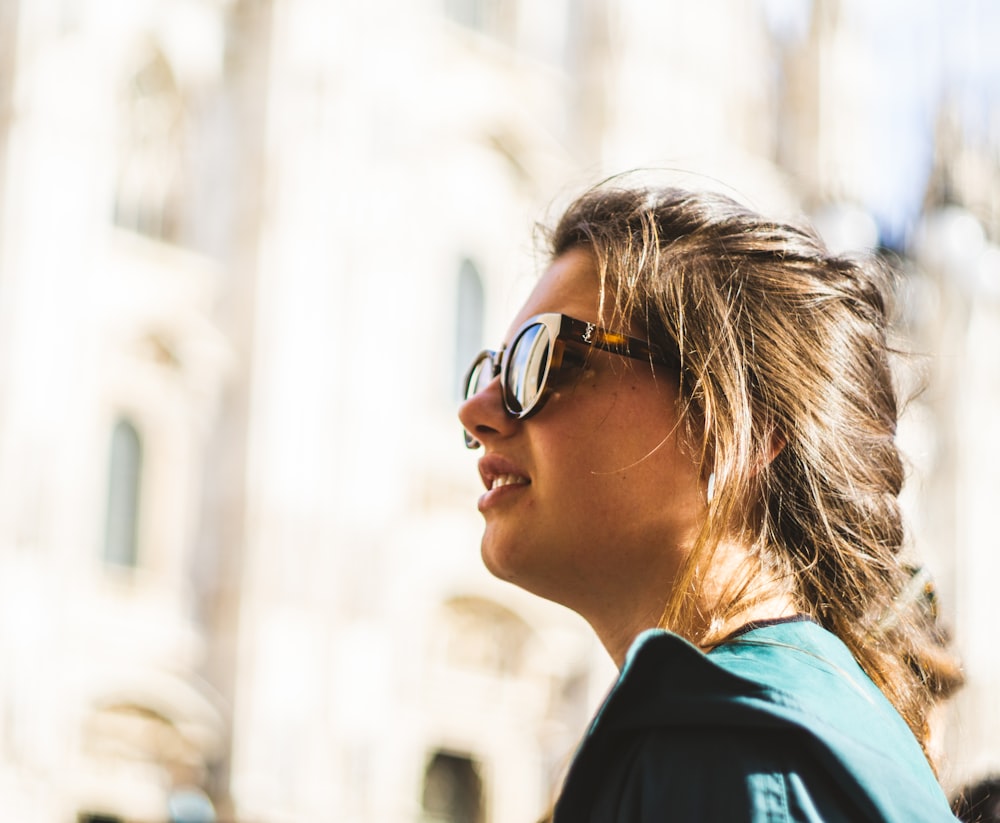 close-up photography of woman wearing sunglasses