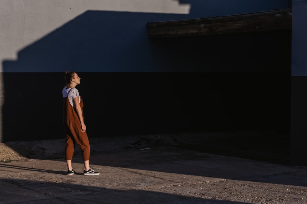 woman wearing brown jumpsuit