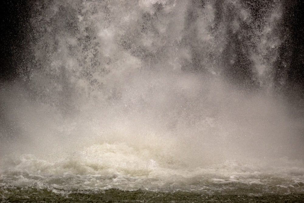 caduta d'acqua fotografia ravvicinata