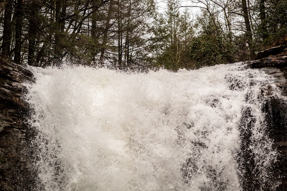 Foto time-lapse de cascada
