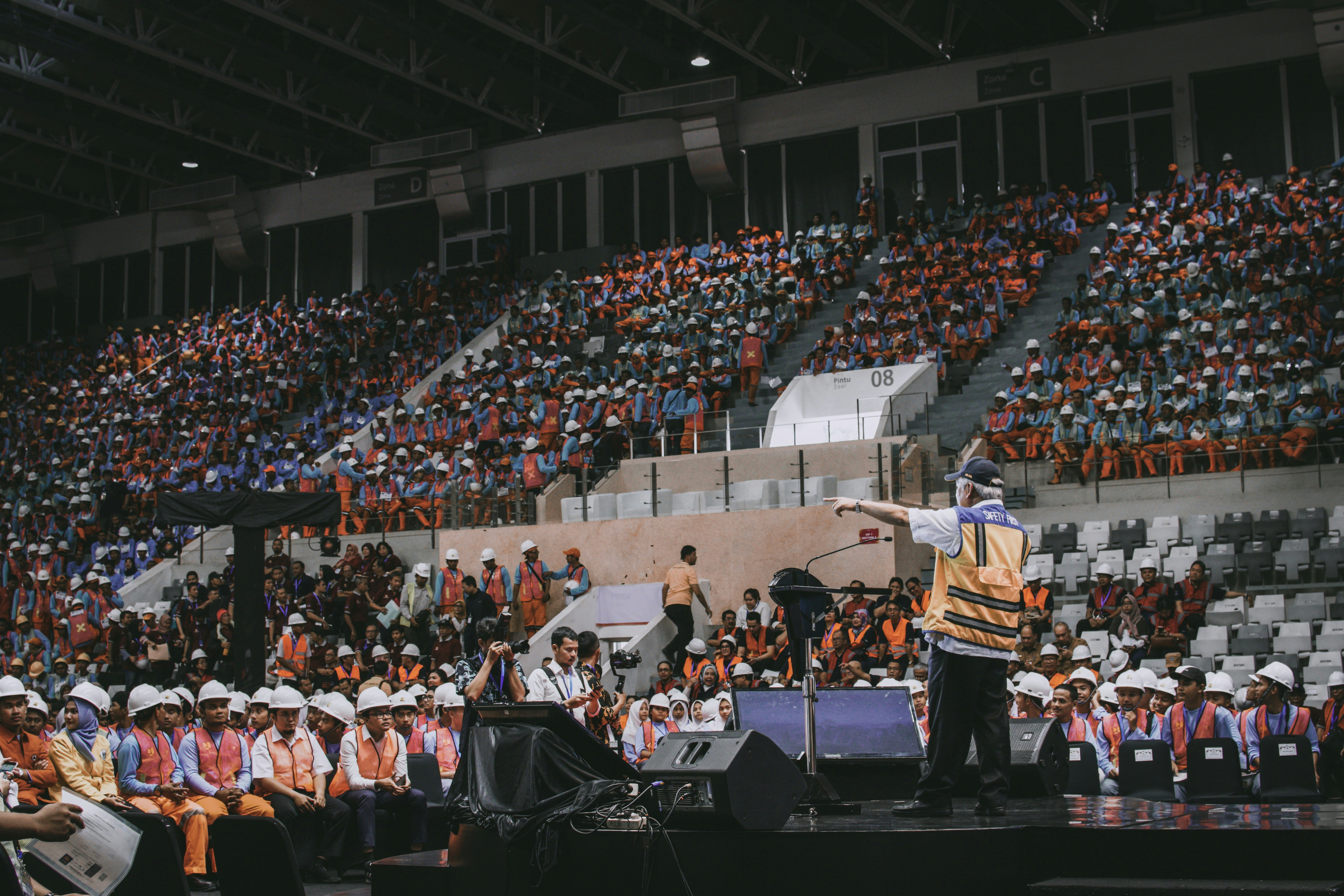 photo-1552560889-d35e4fc57271?ixid=M3wxMjA3fDB8MXxzZWFyY2h8NHx8amFzYSUyMHNlcnRpZmlrYXNpJTIwc2RwcGl8ZW58MHx8fHwxNzE2Nzg4MjI5fDA\u0026ixlib=rb-4.0.3