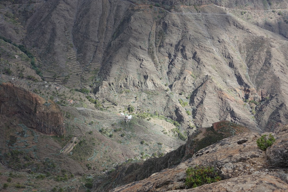 mountain during daytime