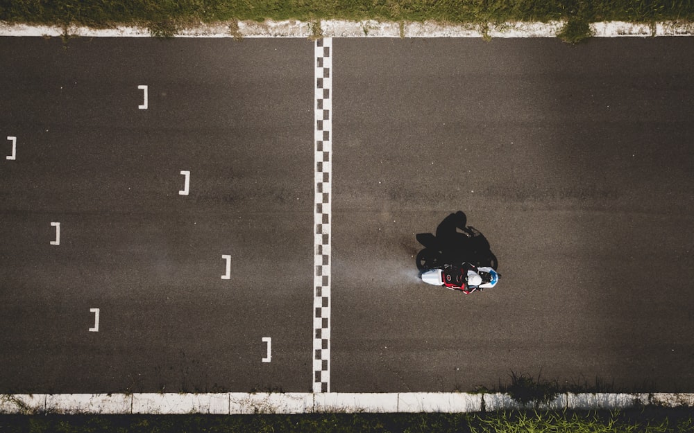 Línea de salida de la pista de carreras