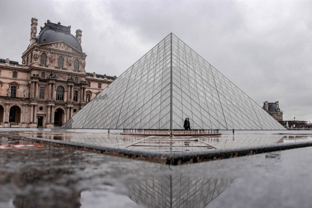 Le musée du Louvre, Paris en journée