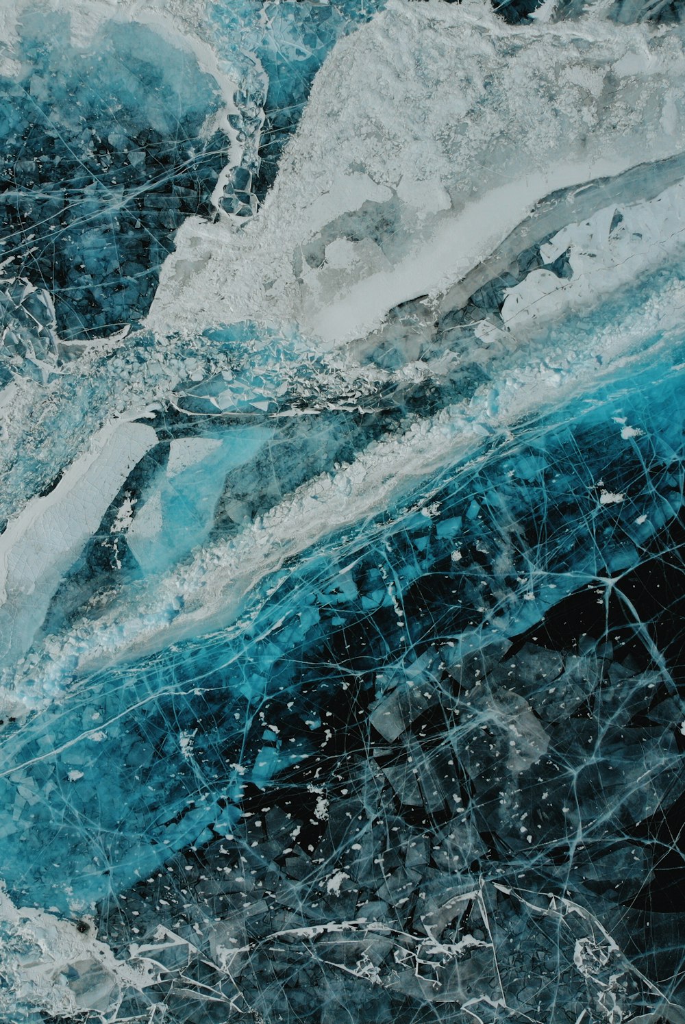 close-up photography of white and blue mineral stone