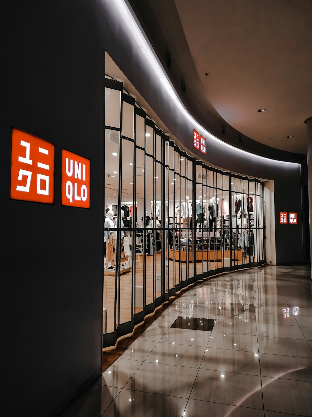 photo of Uniqlo store